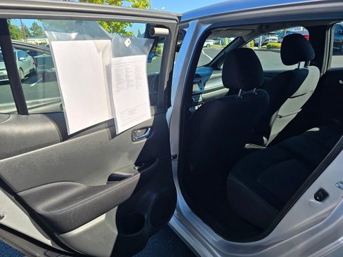 Used 2019 Nissan Leaf SV w/ SV Technology Package FWD image 9