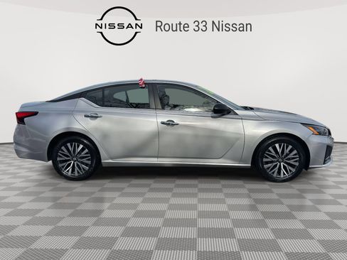 Used 2024 Nissan Altima 2.5 SV image 5