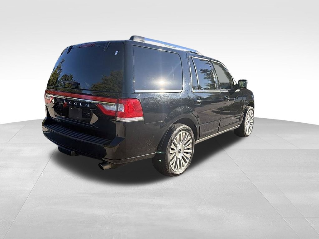 Used 2017 Lincoln Navigator Reserve AWD/4WD image 4