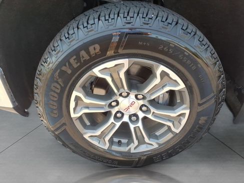 Used 2019 GMC Sierra 1500 SLE w/ SLE Value Package AWD/4WD image 9