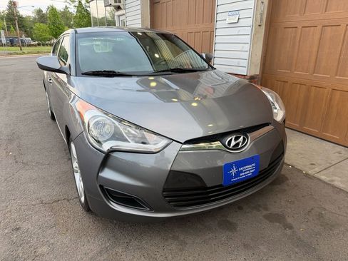 Used 2015 Hyundai Veloster FWD image 1