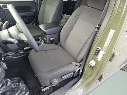 Used 2023 Jeep Gladiator Sport AWD/4WD image 6