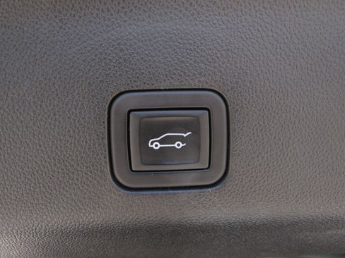 Used 2024 Chevrolet Tahoe LT RWD image 14
