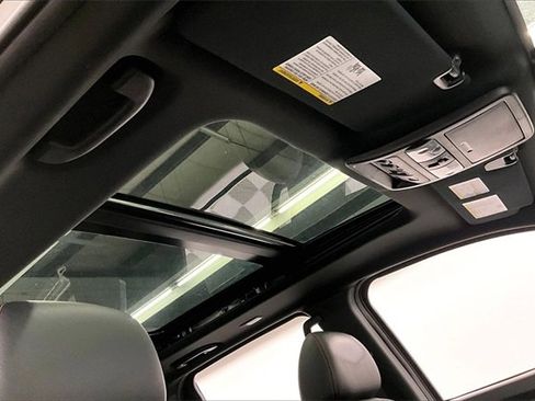 Used 2024 Nissan Titan PRO-4X w/ Pro-4x Convenience Package image 17