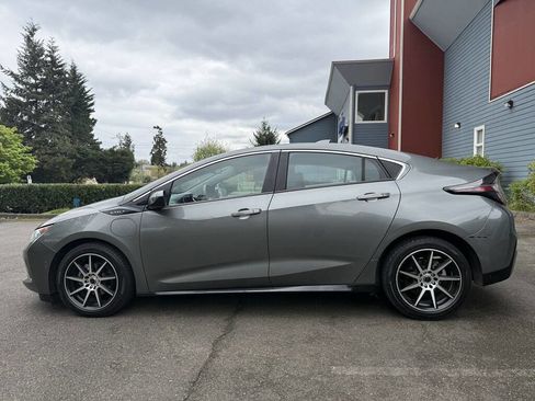 Used 2017 Chevrolet Volt LT FWD image 5