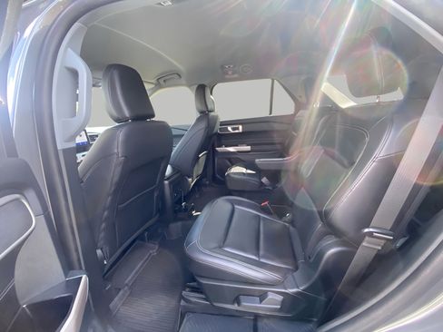 Certified 2023 Ford Explorer XLT w/ Equipment Group 202A AWD/4WD image 15