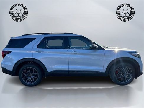 New 2026 Ford Explorer ST-Line w/ ST-Line Street Pack image 4