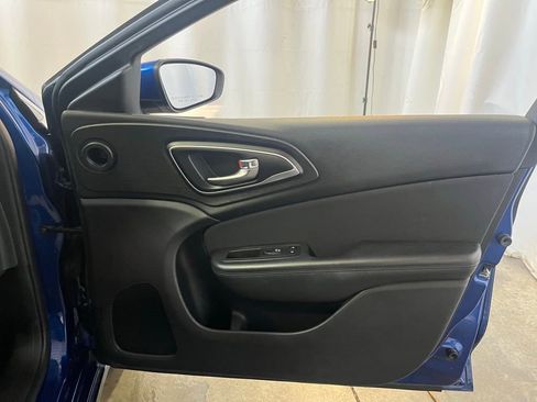 Used 2015 Chrysler 200 Limited w/ Convenience Group FWD image 11