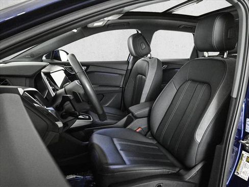 Used 2024 Audi Q4 e-tron Prestige image 17