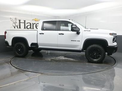 New 2026 Chevrolet Silverado 2500 ZR2 w/ LPO, Dark Essentials Package