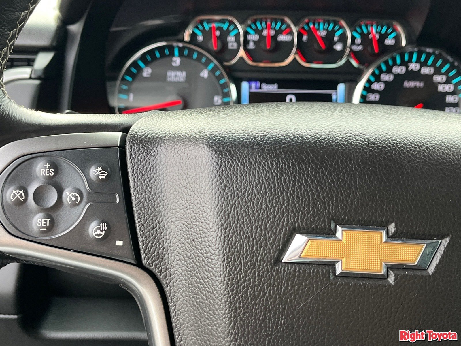 Used 2018 Chevrolet Suburban Premier RWD image 22