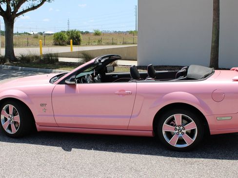 Used 2006 Ford Mustang GT RWD image 10