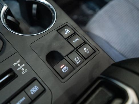 Certified 2025 Toyota Highlander LE image 29