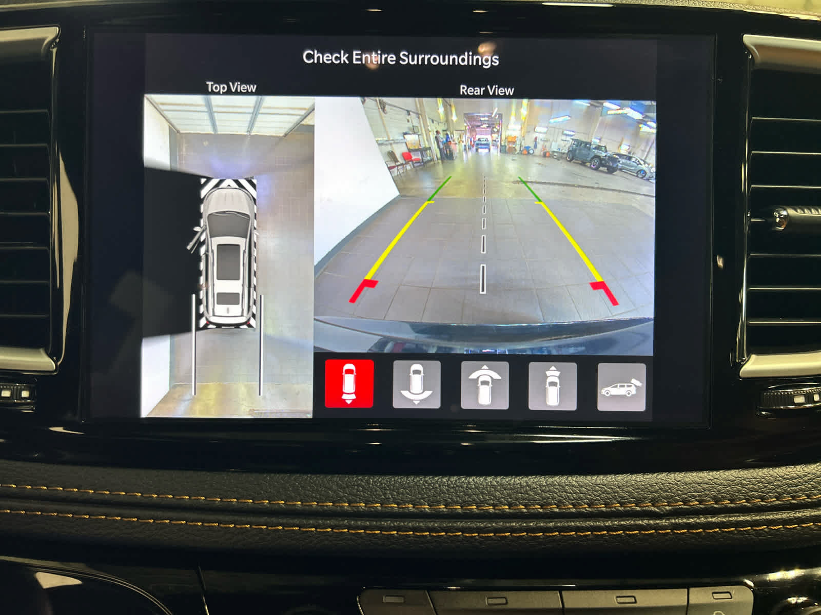 Used 2023 Chrysler Pacifica Pinnacle FWD image 6