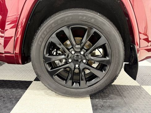 Used 2018 Jeep Grand Cherokee Altitude image 12