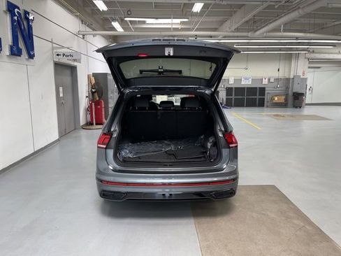 Used 2024 Volkswagen Tiguan SE R-Line AWD/4WD image 9