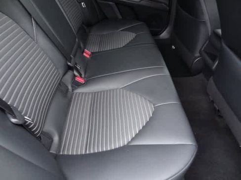 Used 2021 Toyota Camry SE image 9