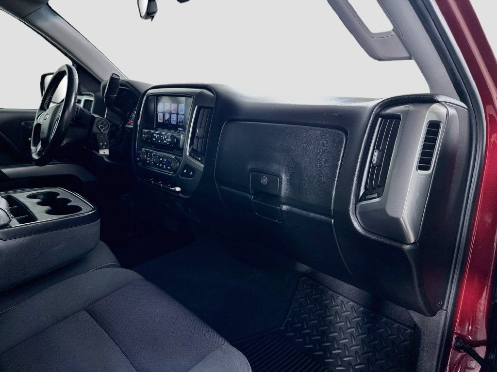 Used 2018 Chevrolet Silverado 1500 LT w/ All Star Edition AWD/4WD image 29