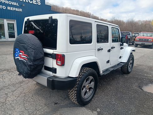 Used 2015 Jeep Wrangler Unlimited Sahara w/ Connectivity Group AWD/4WD image 5