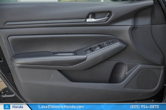 Used 2024 Nissan Altima 2.5 SV FWD image 13