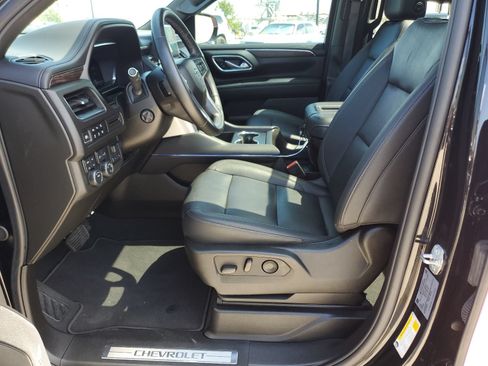 Used 2024 Chevrolet Suburban Z71 w/ Luxury Package AWD/4WD image 18