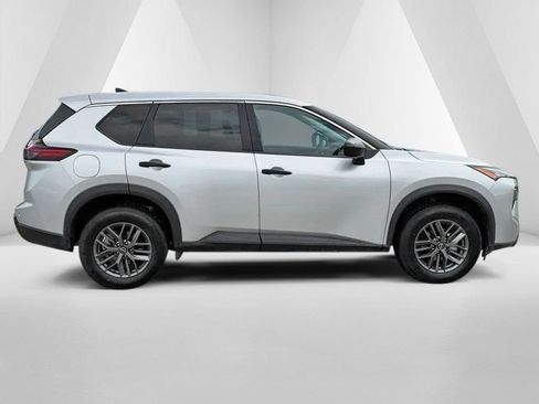 Used 2024 Nissan Rogue S FWD image 8