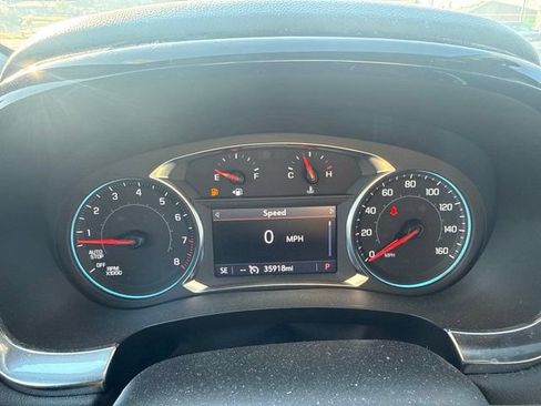 Used 2023 Chevrolet Traverse LT FWD image 16