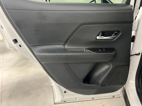 Used 2025 Nissan Kicks SV AWD/4WD image 19