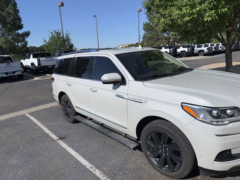 Used 2023 Lincoln Navigator Reserve AWD/4WD image 2