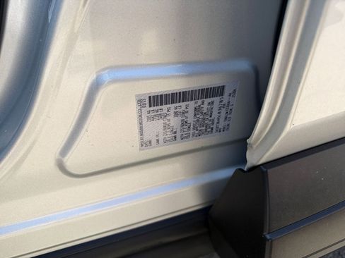 Used 2025 Nissan Rogue SV FWD image 31