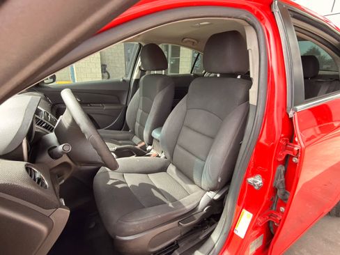 Used 2016 Chevrolet Cruze LT FWD image 9