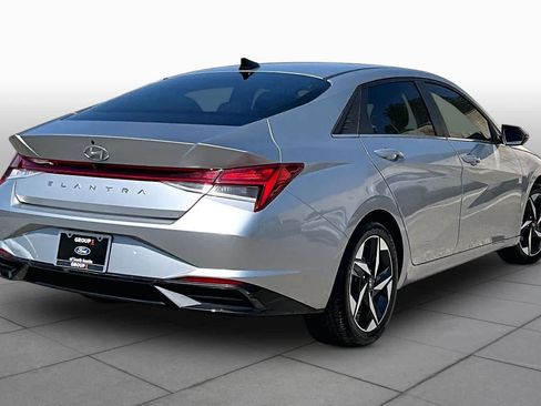 Used 2022 Hyundai Elantra SEL w/ Convenience + Premium Package FWD image 13