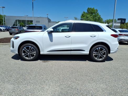 Used 2025 Audi Q5 Premium w/ Convenience Package AWD/4WD image 11