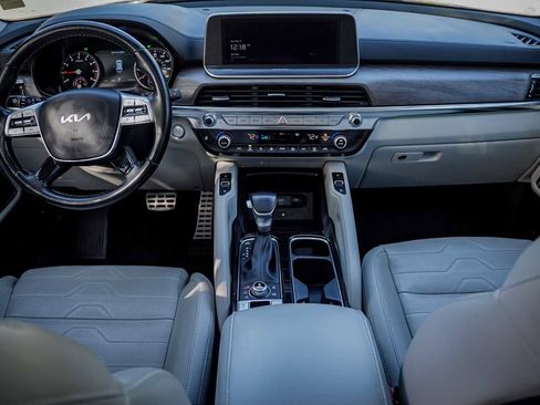 Certified 2022 Kia Telluride SX w/ SX Prestige Package image 27