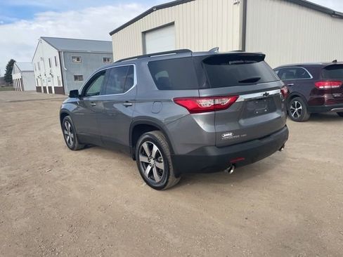 Used 2020 Chevrolet Traverse LT w/ LT Premium Package AWD/4WD image 4