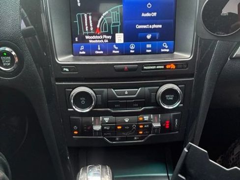 Used 2018 Ford Explorer XLT w/ Equipment Group 202A FWD image 12