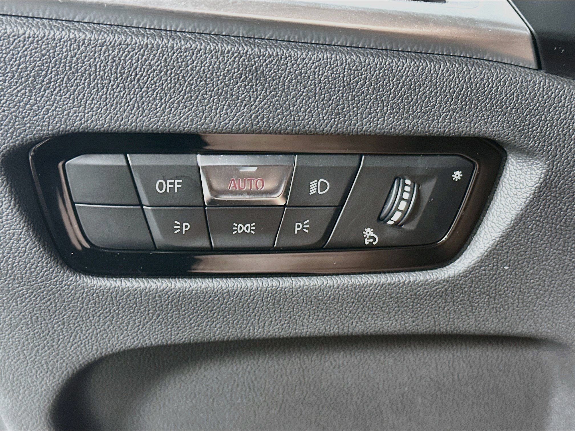 Used 2025 BMW M440i Convertible RWD image 17