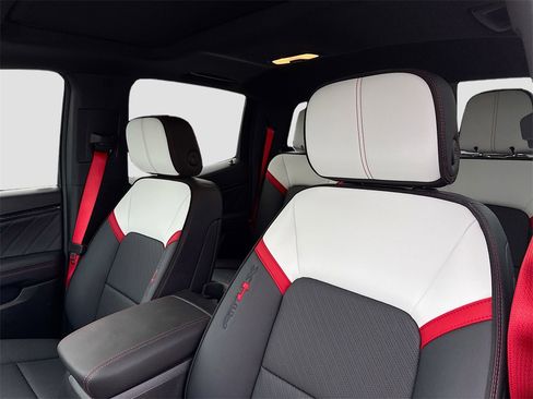 Used 2026 GMC Canyon AT4X image 12