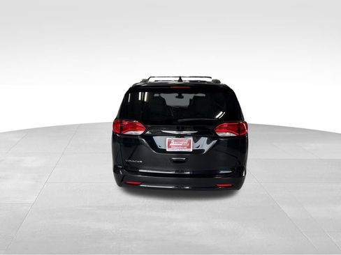 Used 2021 Chrysler Voyager Lxi FWD image 4