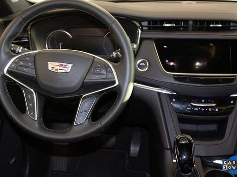 Used 2025 Cadillac XT5 Premium Luxury image 16