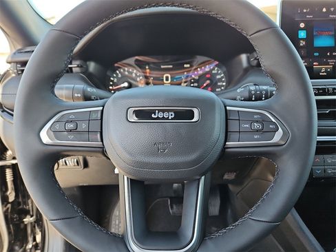 New 2026 Jeep Compass Latitude image 30