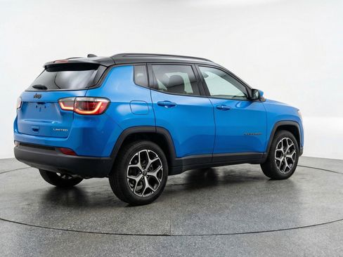 Used 2025 Jeep Compass Limited image 9