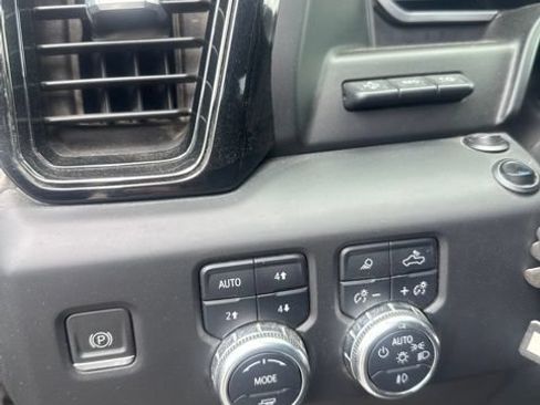 Used 2022 GMC Sierra 1500 AT4 w/ AT4 Premium Package AWD/4WD image 3
