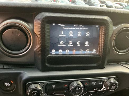 Used 2018 Jeep Wrangler Unlimited Sport S image 17