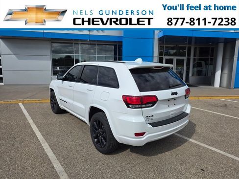 Used 2019 Jeep Grand Cherokee Altitude AWD/4WD image 4