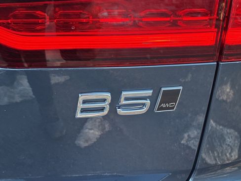 Used 2025 Volvo V60 B5 Cross Country Plus image 27