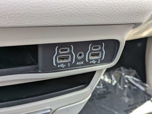 Used 2023 Chrysler Pacifica Touring-L FWD image 24