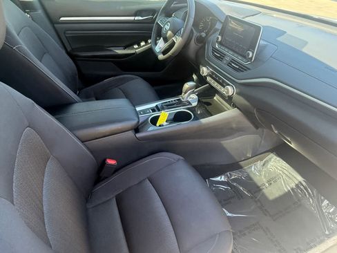 Certified 2022 Nissan Altima 2.5 SV w/ SV Premium Package image 11