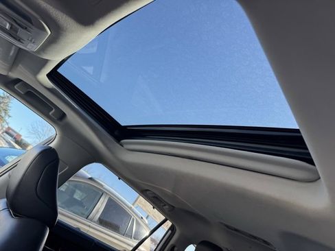 Used 2022 Toyota Highlander XLE image 7