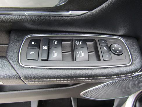 Used 2024 RAM 1500 Laramie AWD/4WD image 21